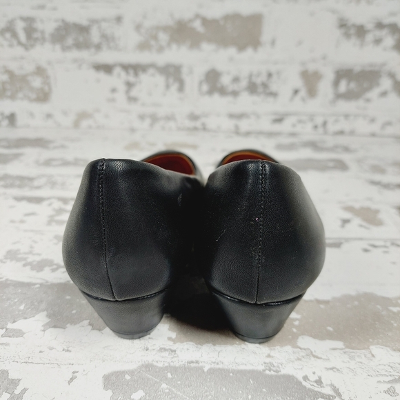 New Journee Collection Saar Black Faux Leather Slip On Pumps X116 - Picture 6 of 9